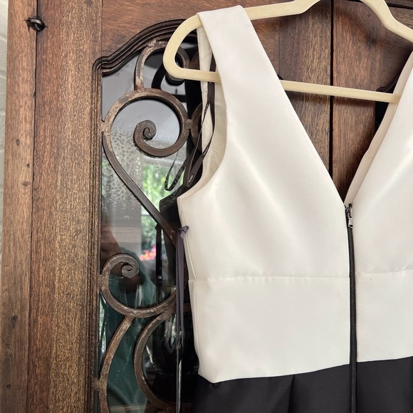 NWT Vera Wang Black & white floral appliqué dress - Picture 6 of 9